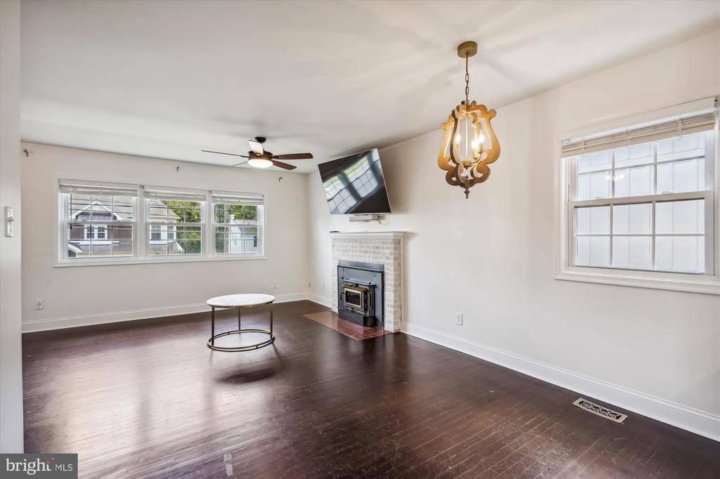 109 MOORE AVENUE SW