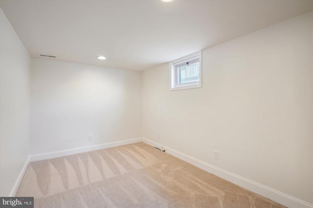 109 MOORE AVENUE SW