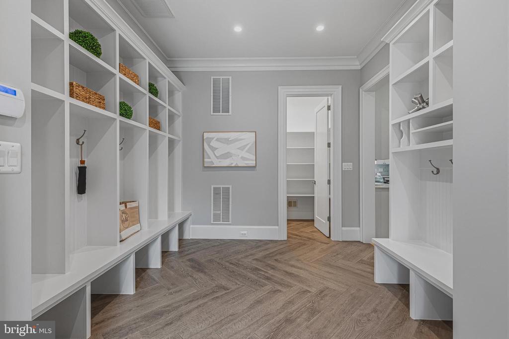 7820 CALPURNIA COURT