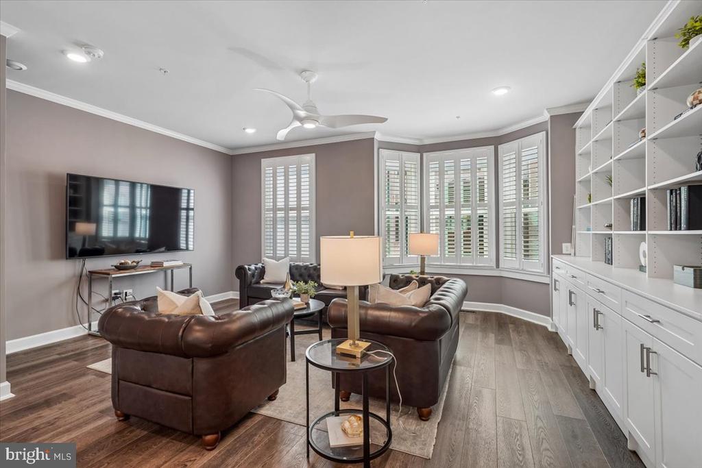 110 MARKET SQUARE NW Unit: 24