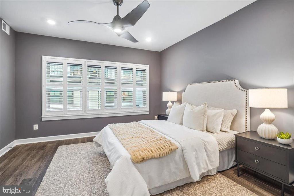 110 MARKET SQUARE NW Unit: 24