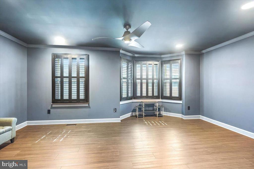 110 MARKET SQUARE NW Unit: 24