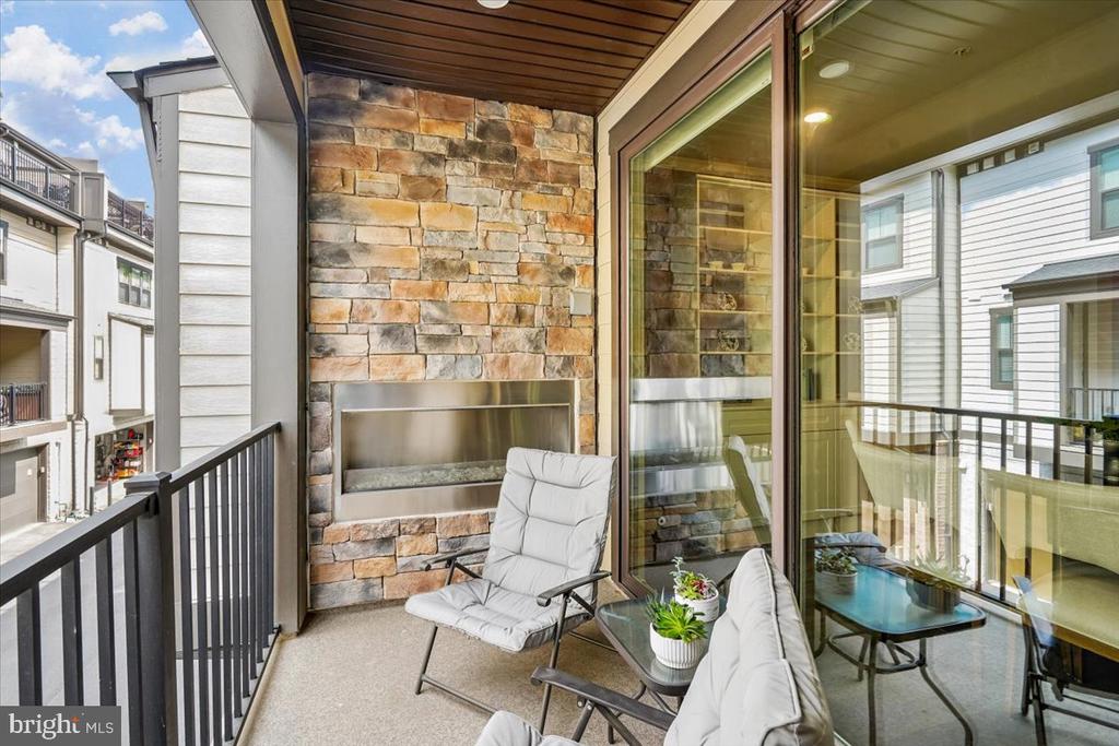 110 MARKET SQUARE NW Unit: 24