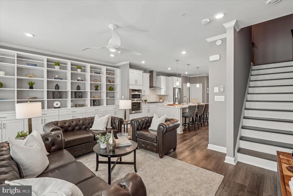 110 MARKET SQUARE NW Unit: 24