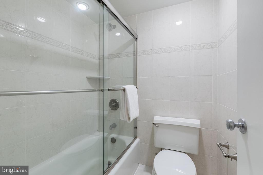 8360 GREENSBORO DRIVE 307