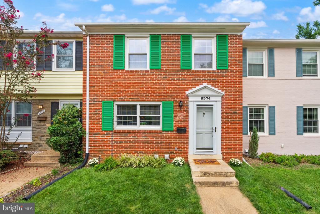 8374 GLASTONBURY COURT