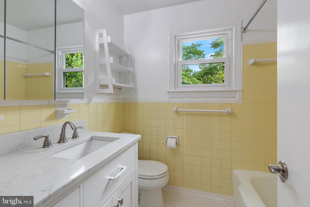 1323 MAYFLOWER DRIVE