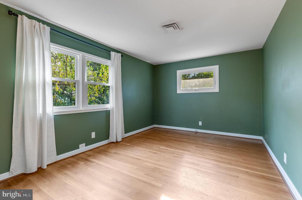 1323 MAYFLOWER DRIVE