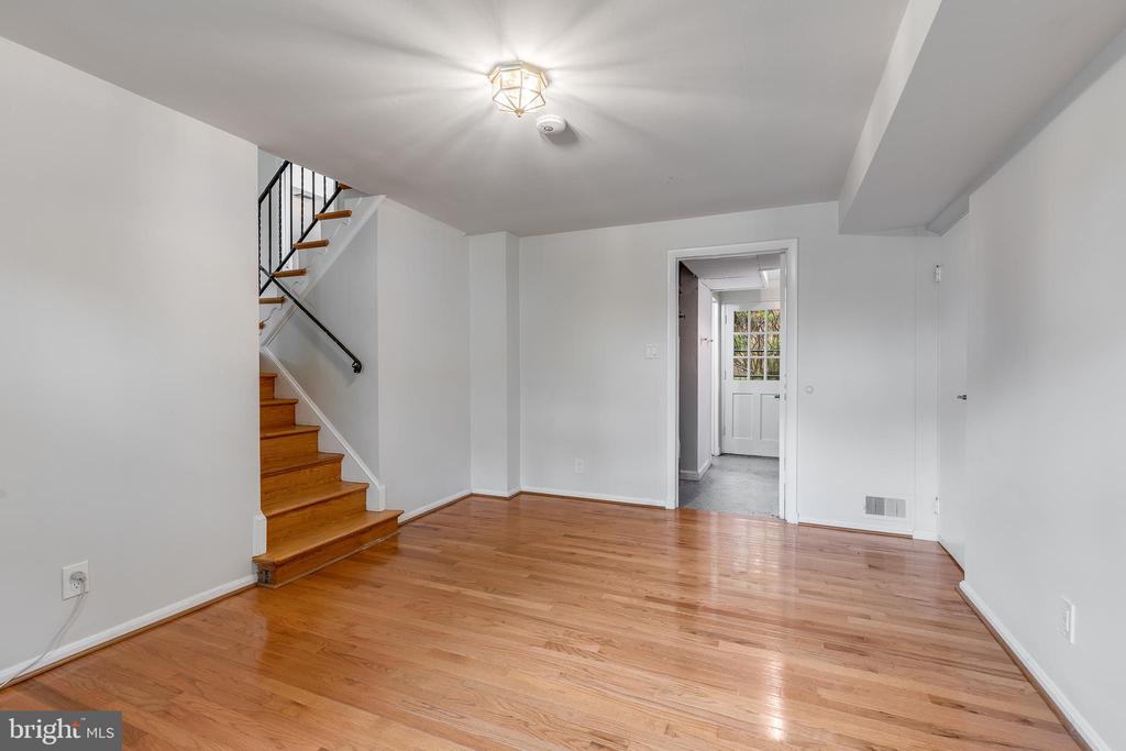 1323 MAYFLOWER DRIVE
