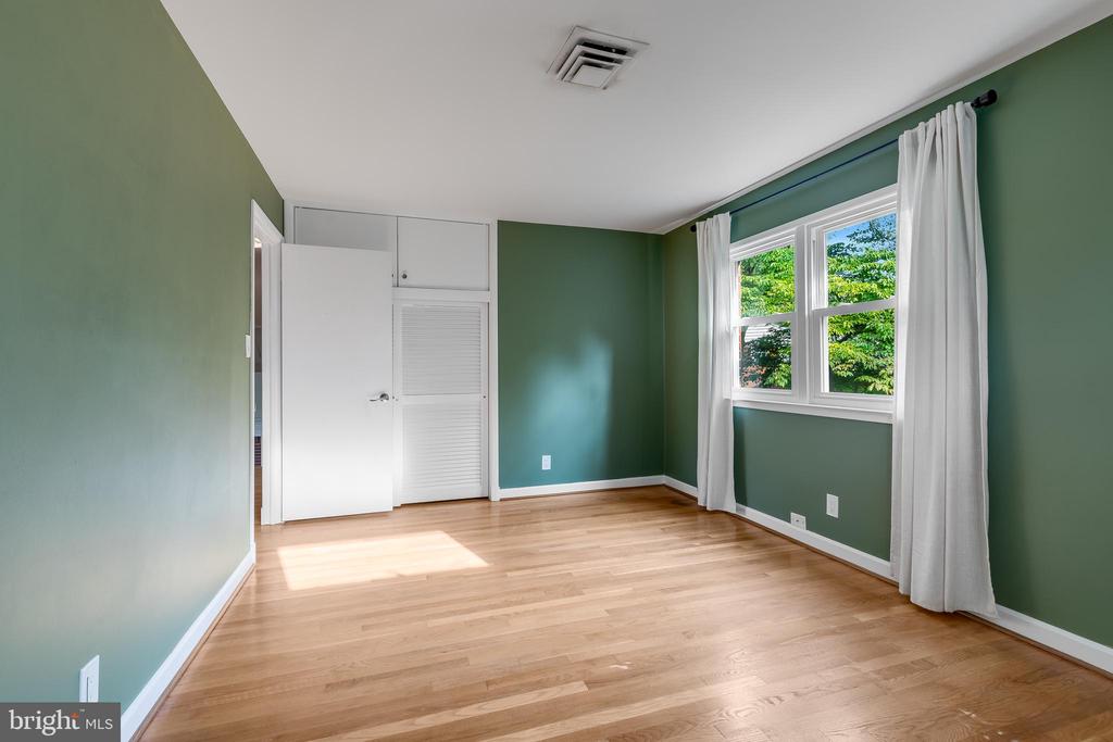 1323 MAYFLOWER DRIVE