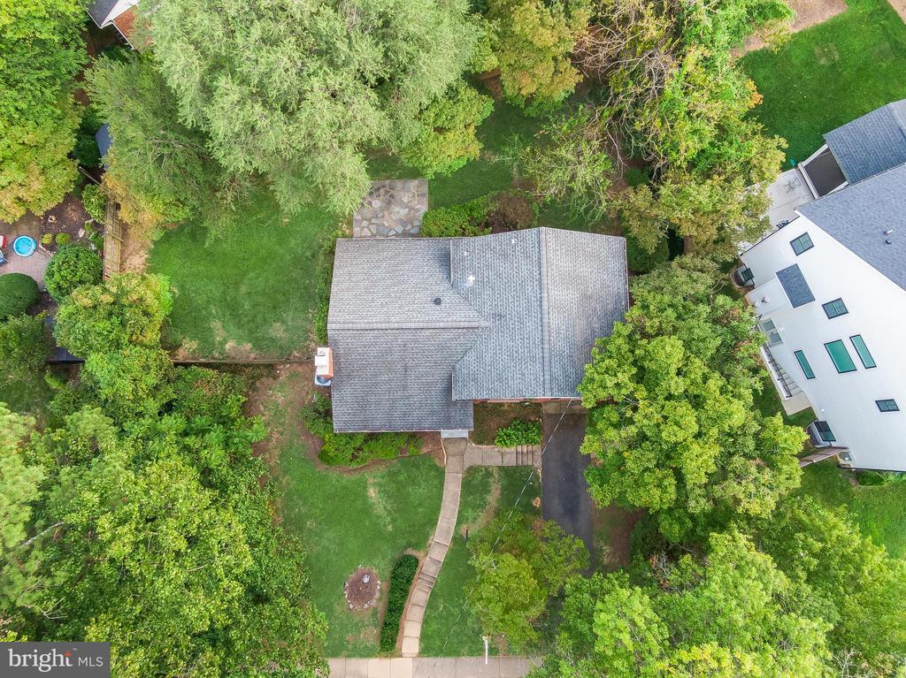1323 MAYFLOWER DRIVE