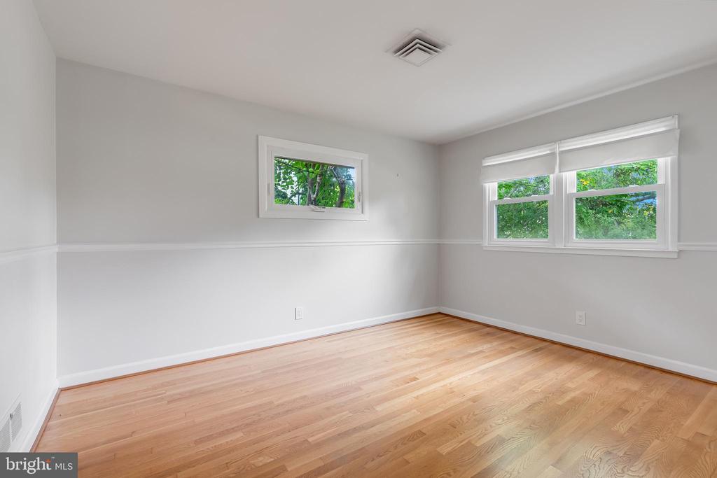 1323 MAYFLOWER DRIVE