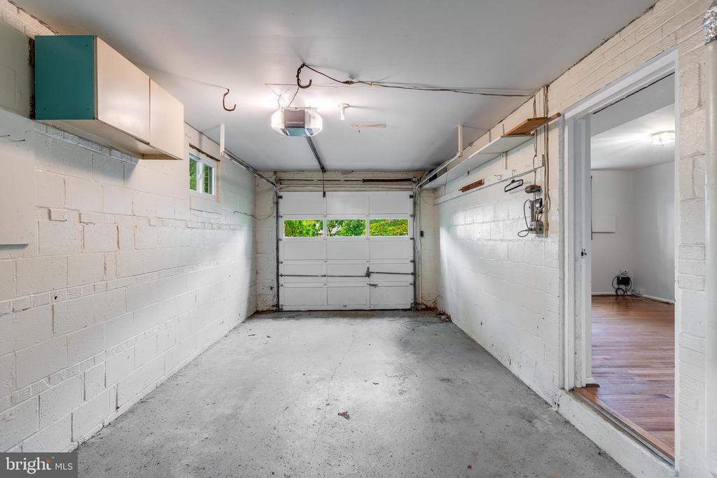 1323 MAYFLOWER DRIVE