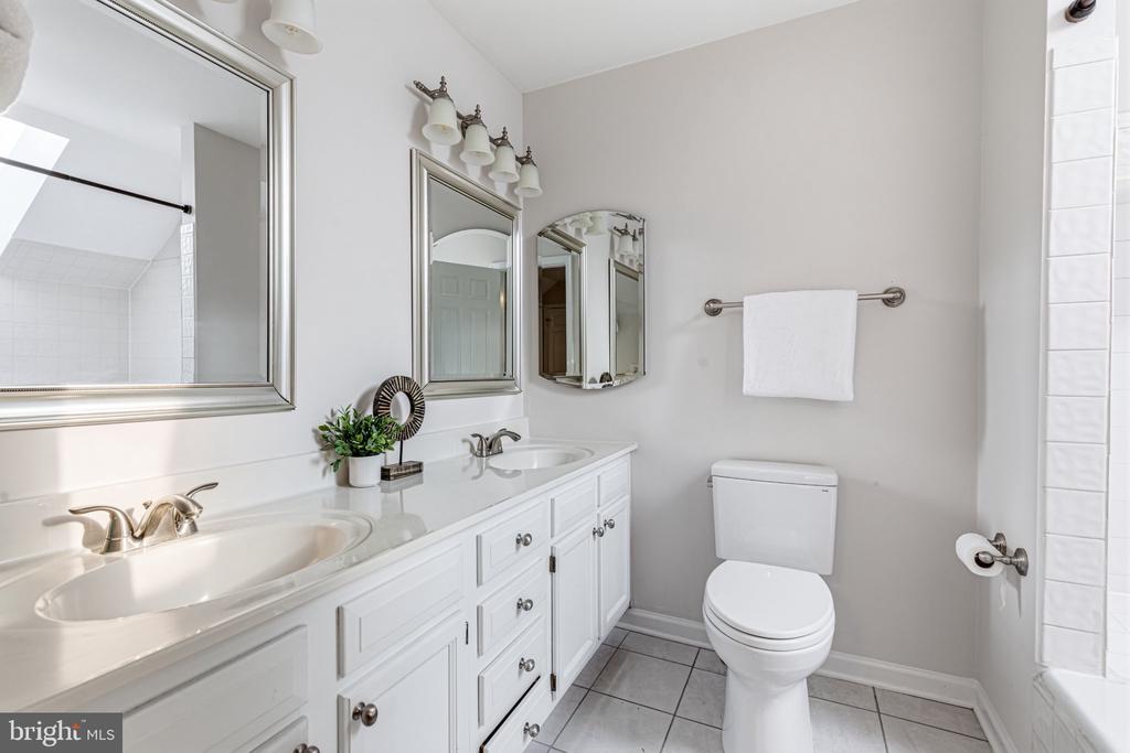 7561 CHRISLAND CV COVE