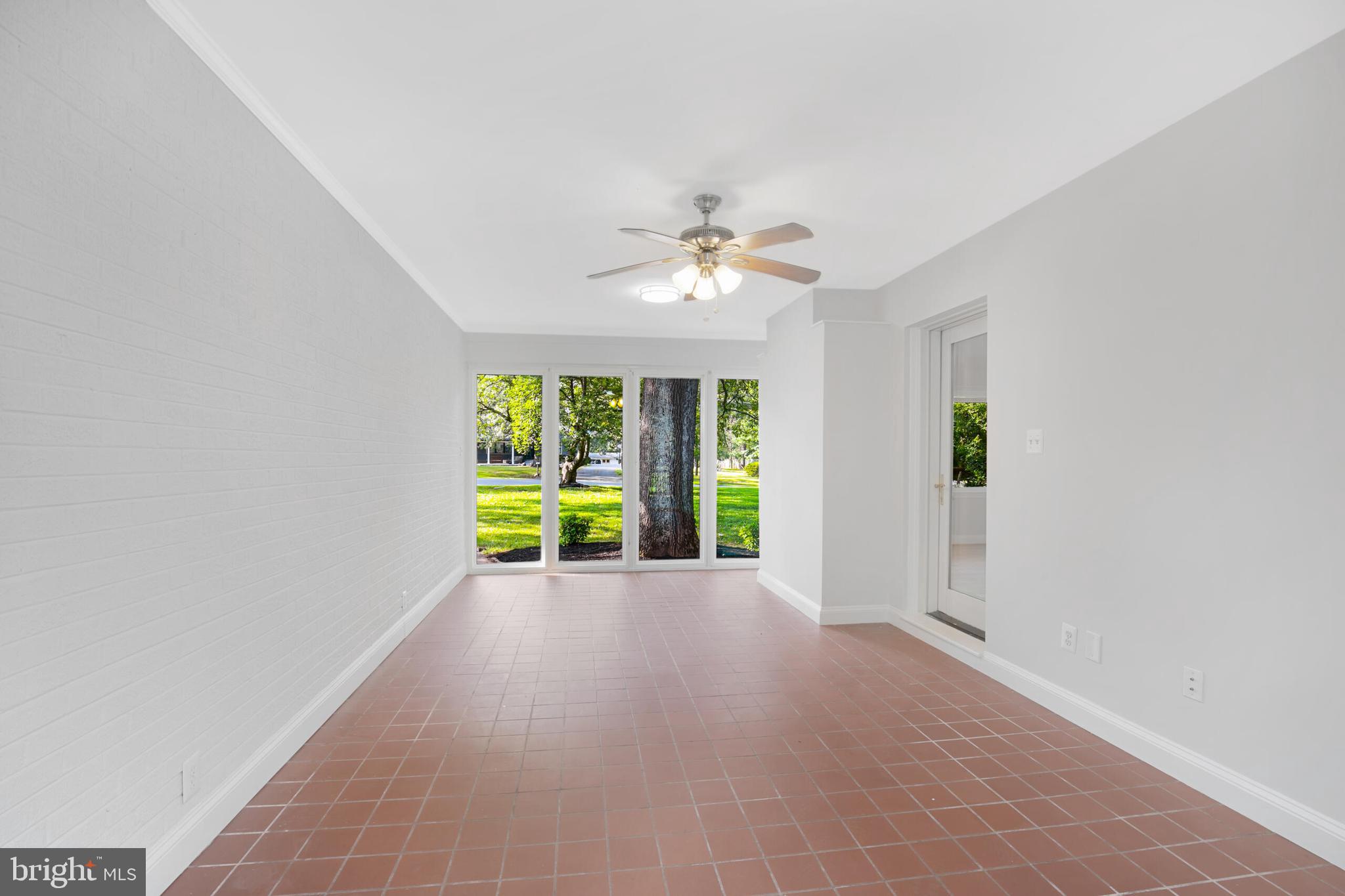 110 Lakeland Dr