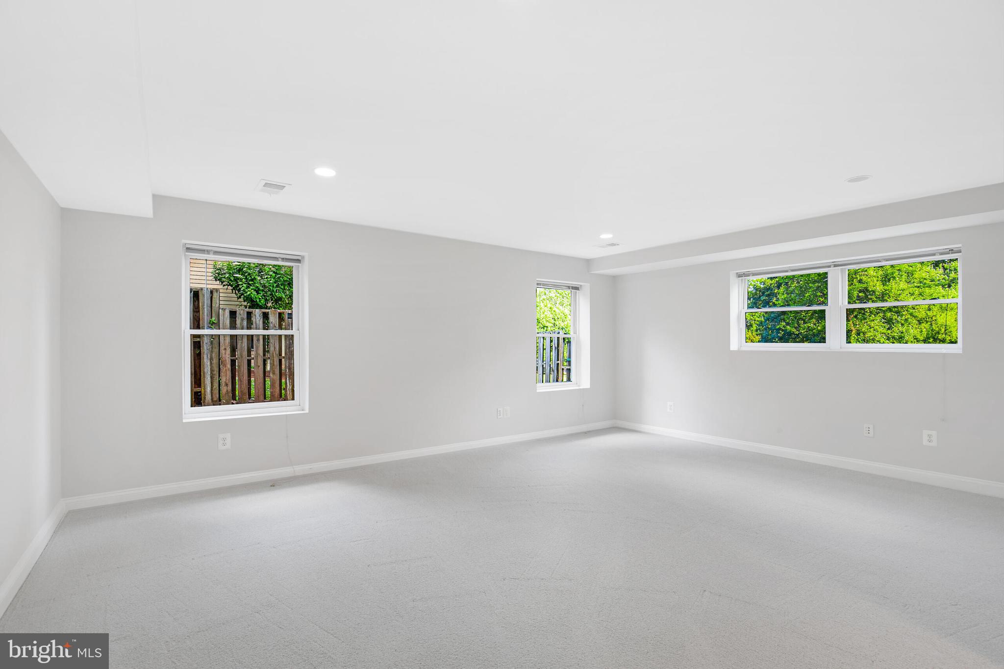 110 Lakeland Dr
