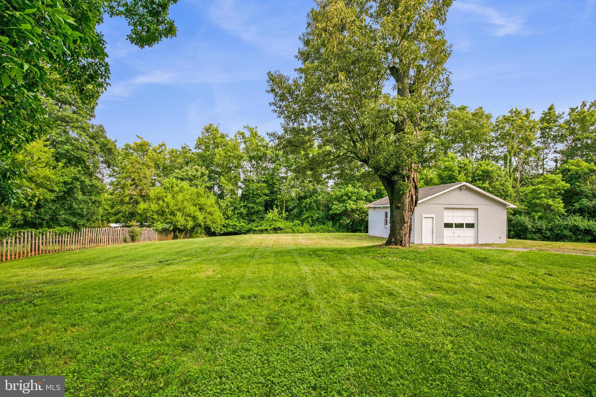 110 Lakeland Dr