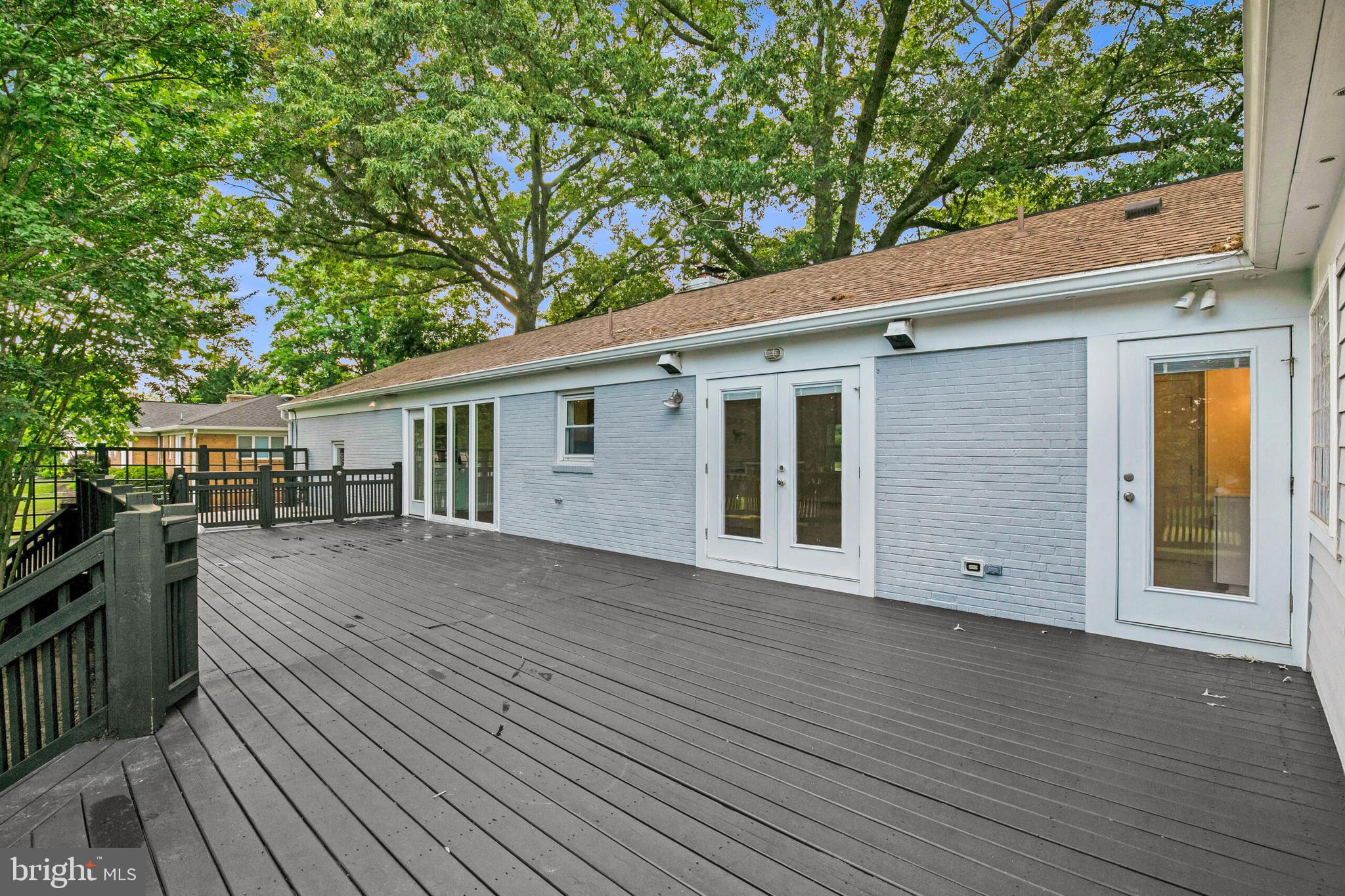 110 Lakeland Dr