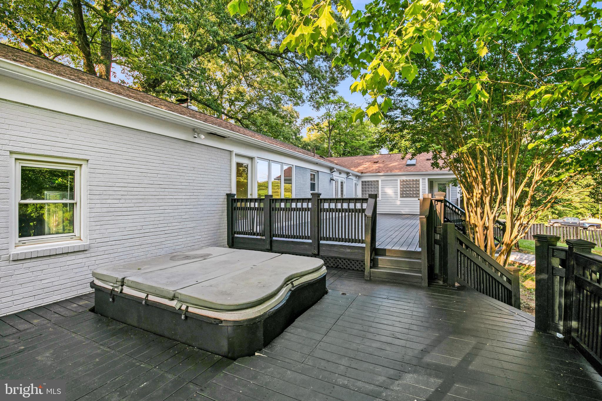 110 Lakeland Dr