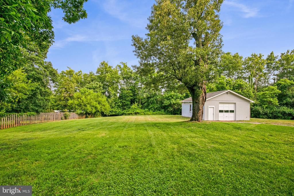 110 Lakeland Dr