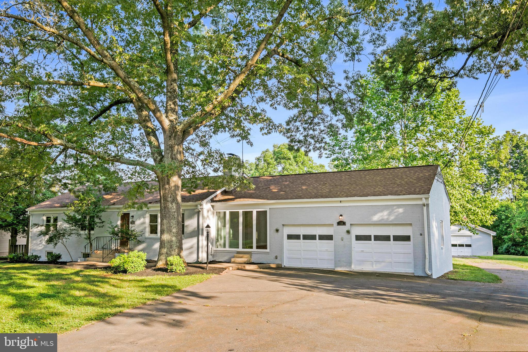 110 Lakeland Dr