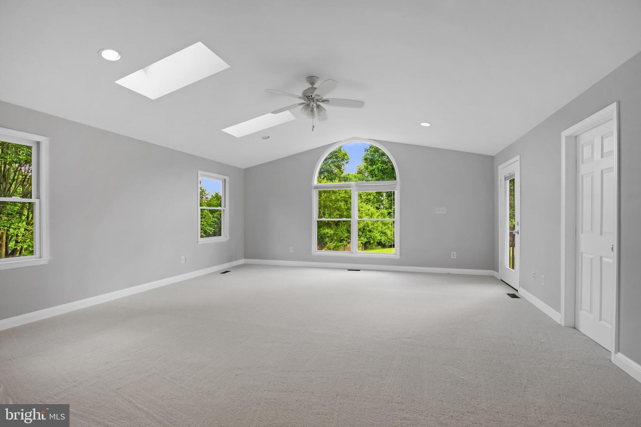 110 Lakeland Dr
