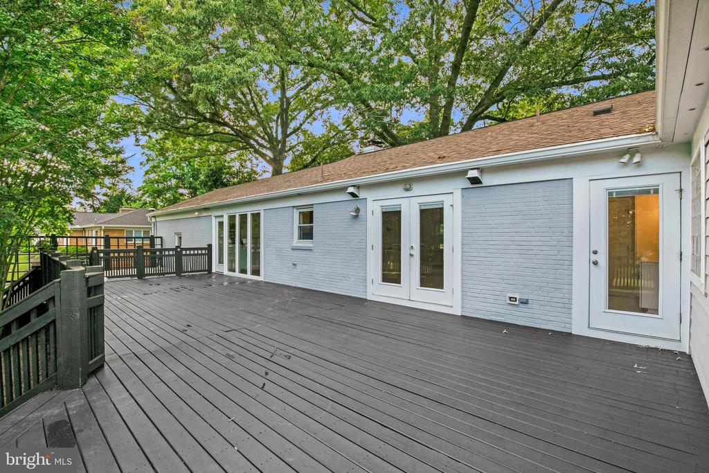 110 Lakeland Dr