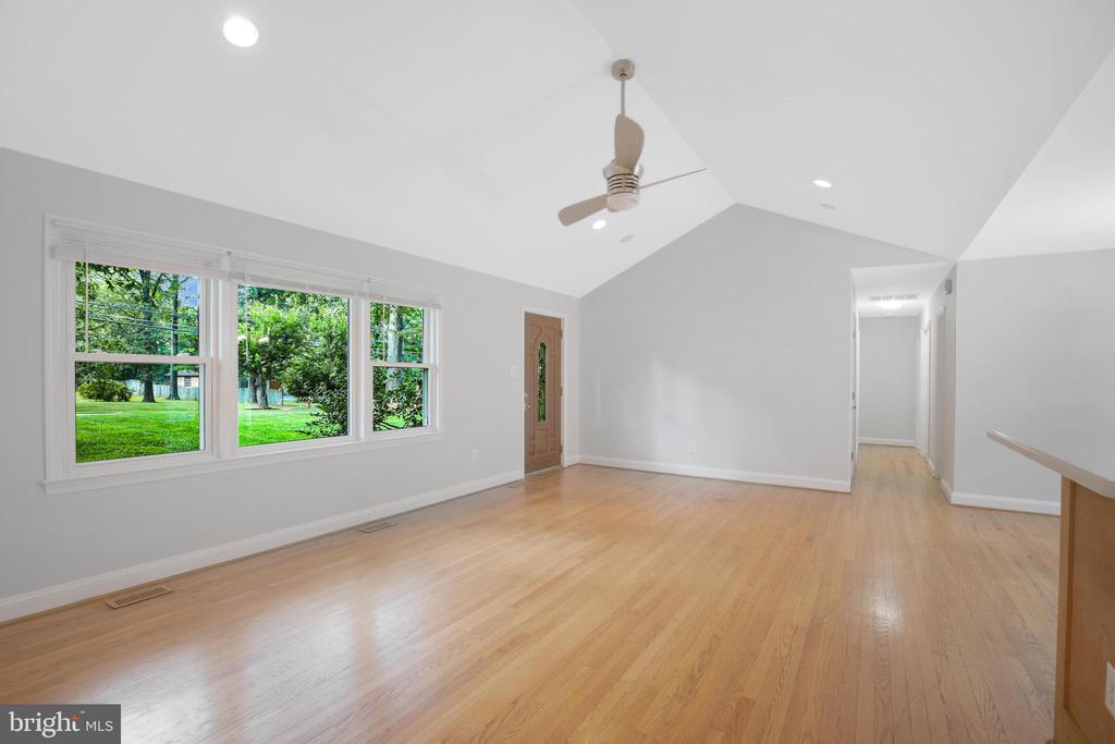 110 Lakeland Dr