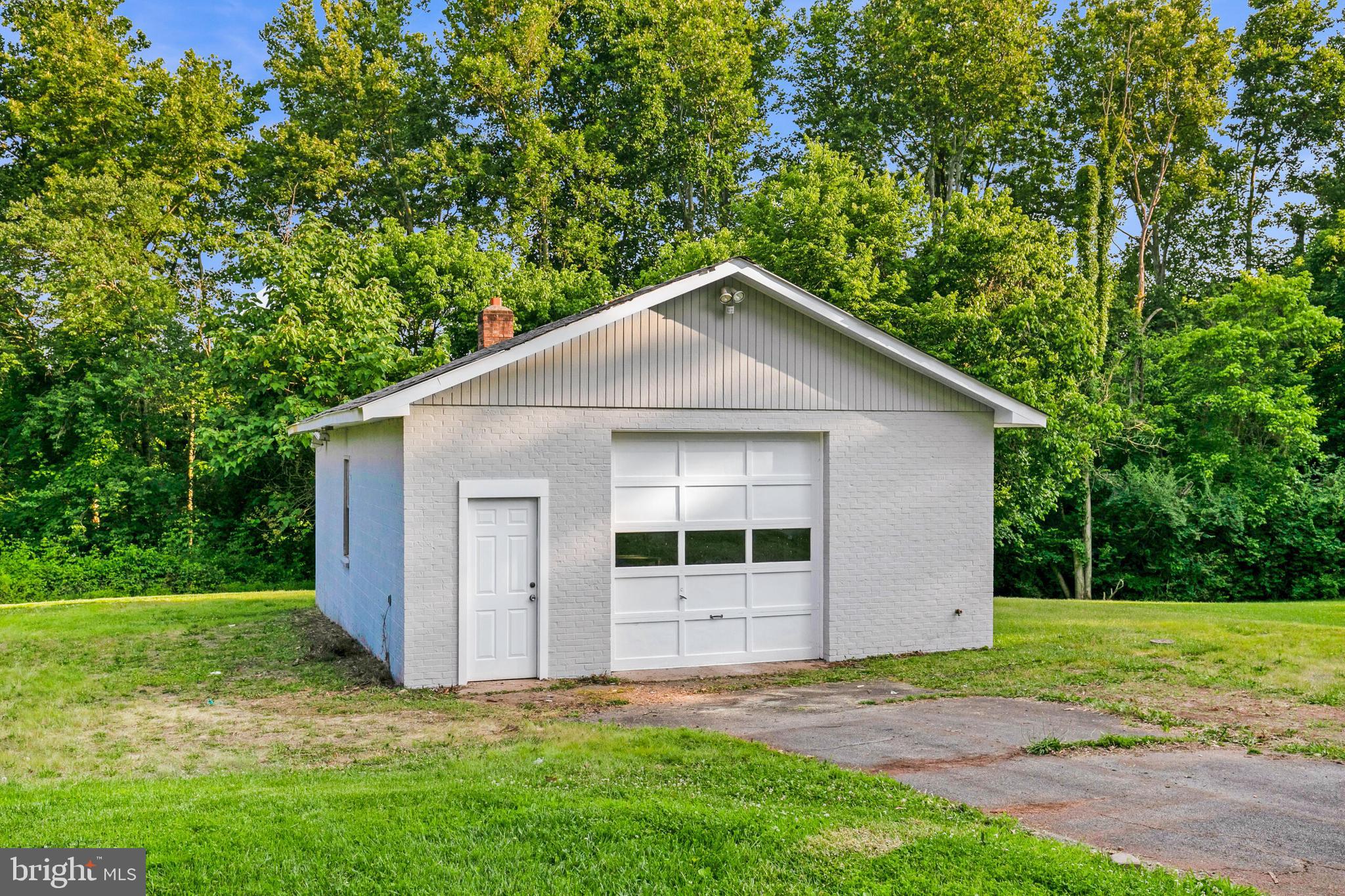 110 Lakeland Dr