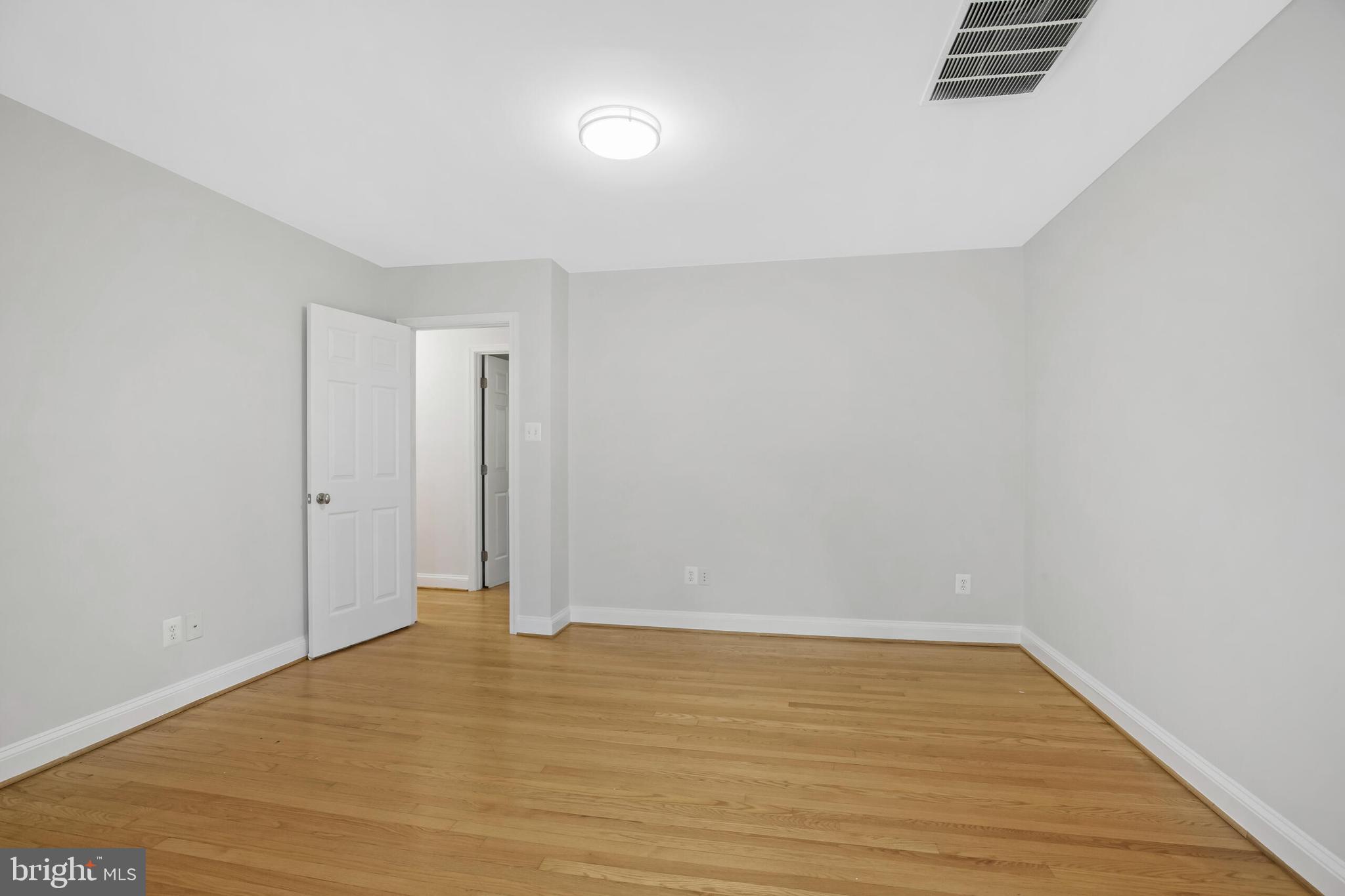 110 Lakeland Dr