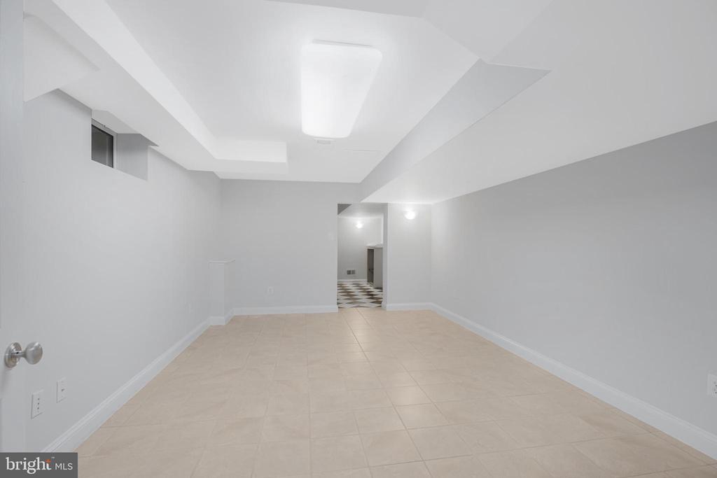 110 Lakeland Dr