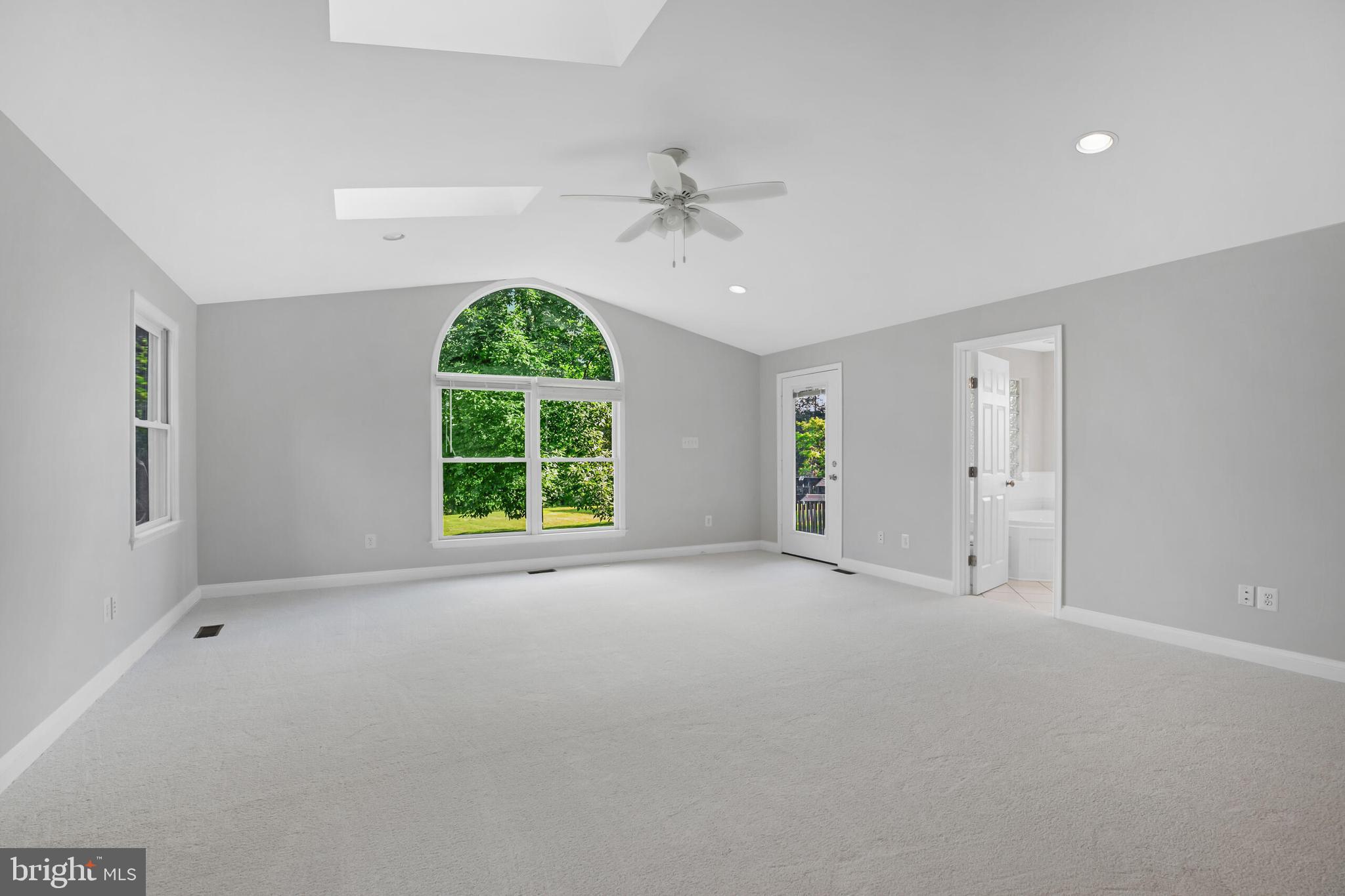 110 Lakeland Dr