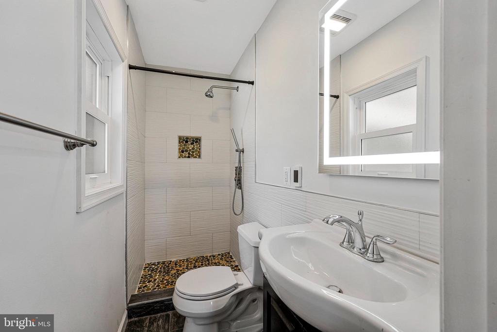 45406 Lakeside Dr