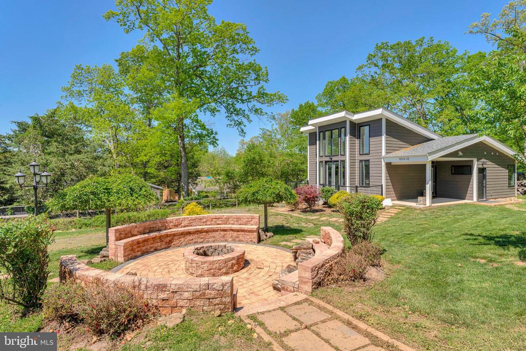 45406 Lakeside Dr