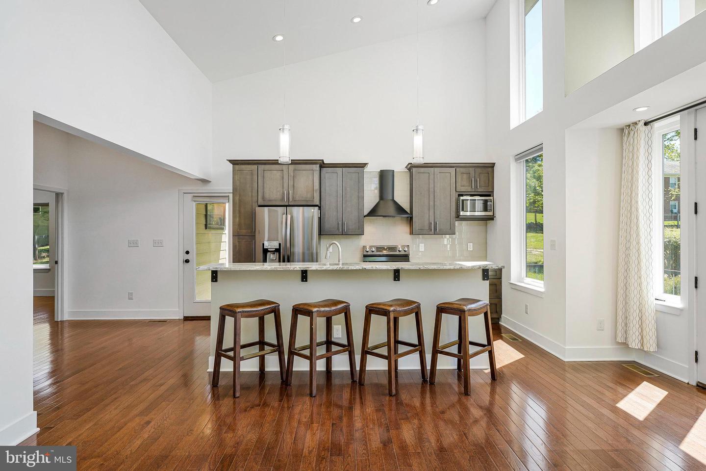 45406 Lakeside Dr