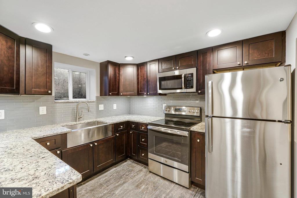 45406 Lakeside Dr