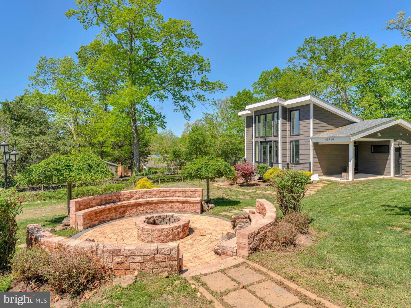 45410 Lakeside Dr