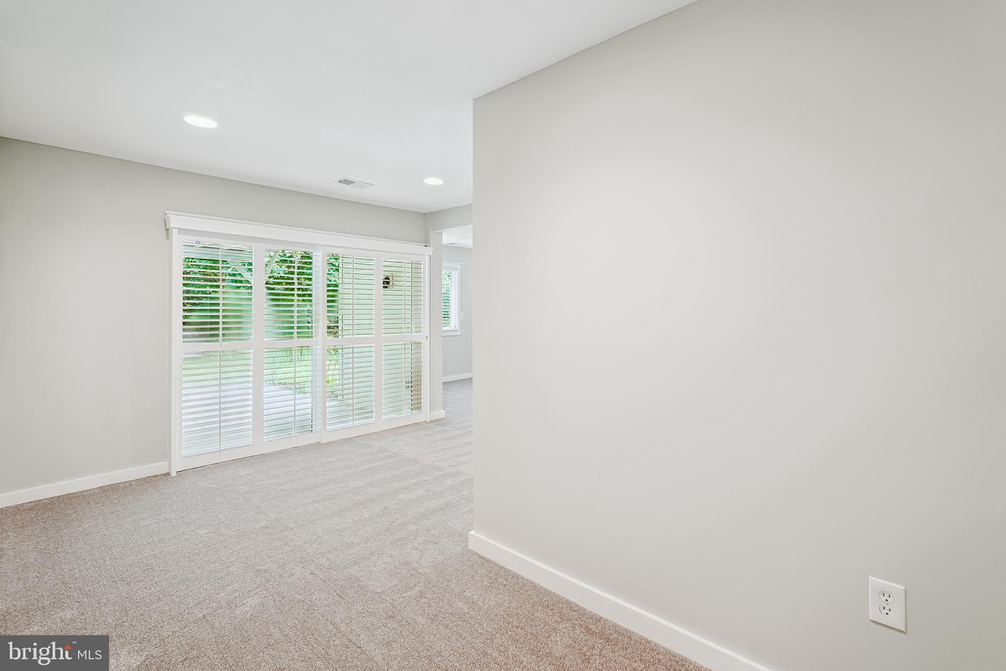 276 W MEADOWLAND LANE W