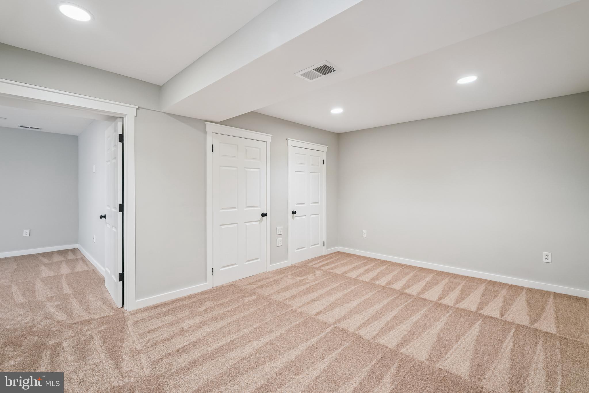 276 W MEADOWLAND LANE W