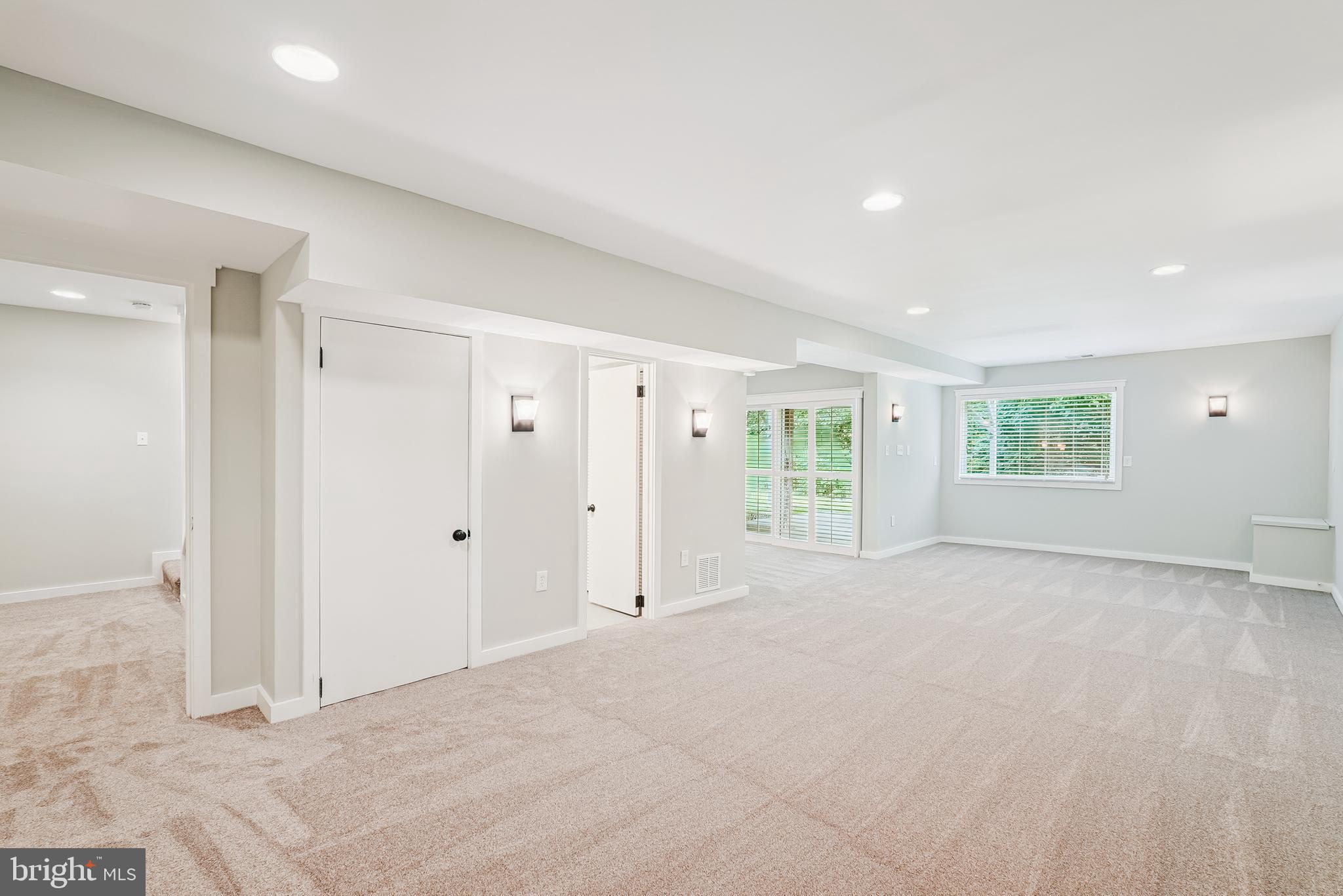 276 W MEADOWLAND LANE W