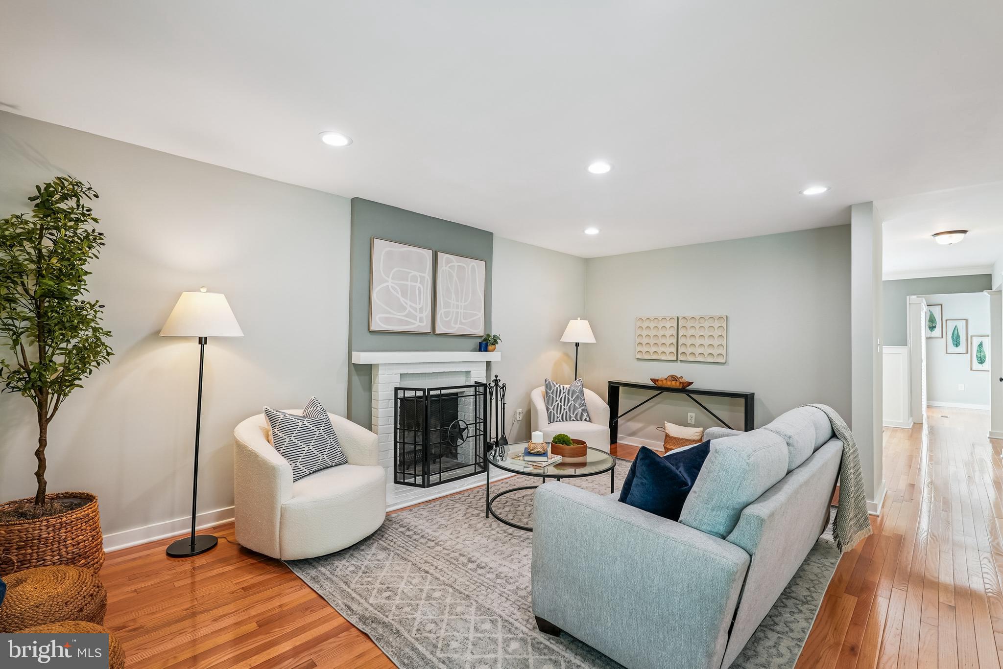 276 W MEADOWLAND LANE W