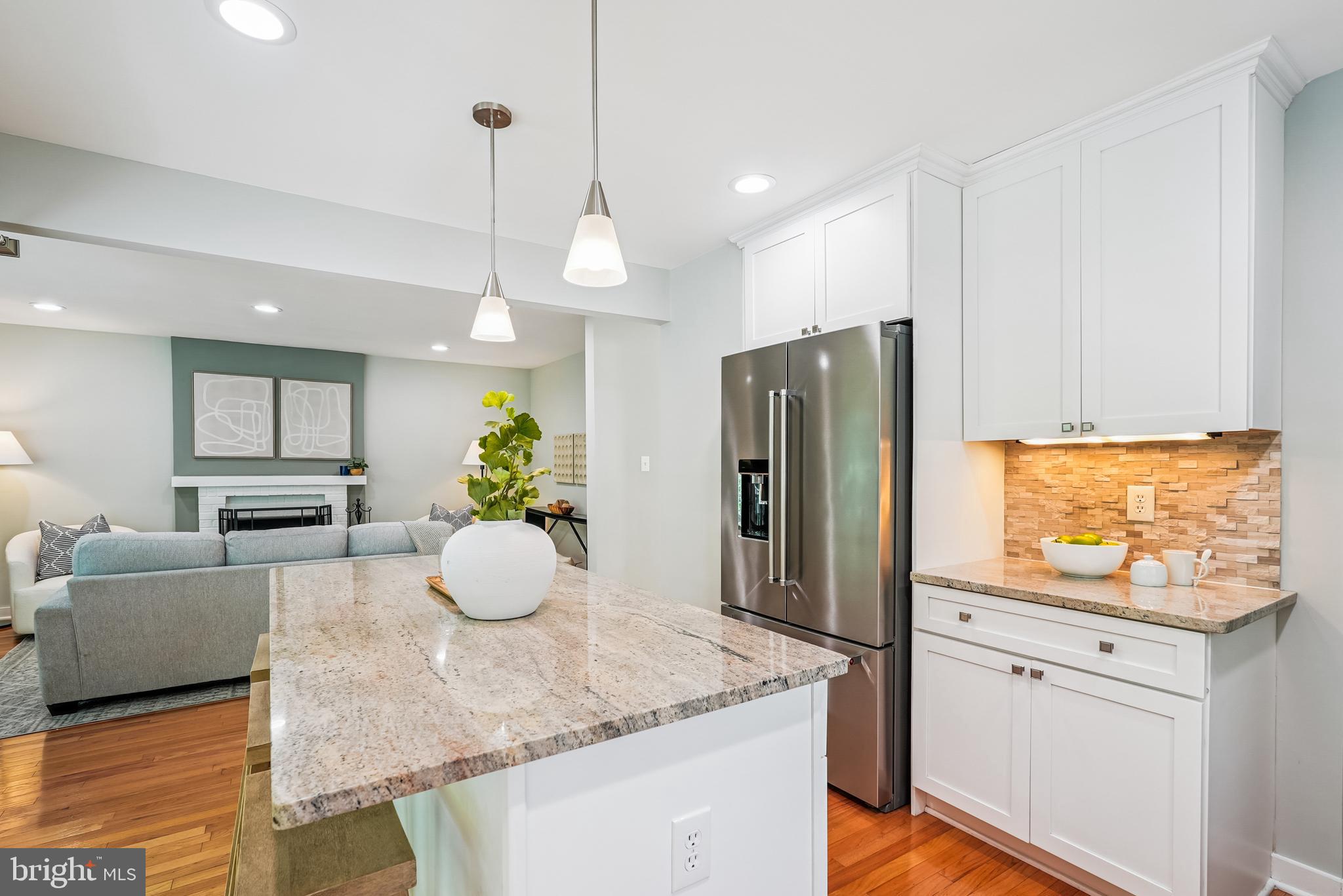 276 W MEADOWLAND LANE W