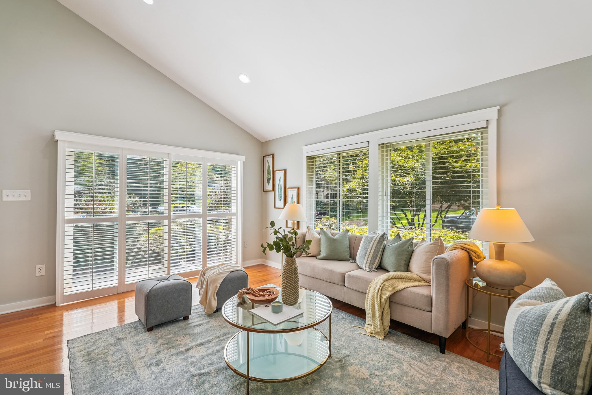 276 W MEADOWLAND LANE W