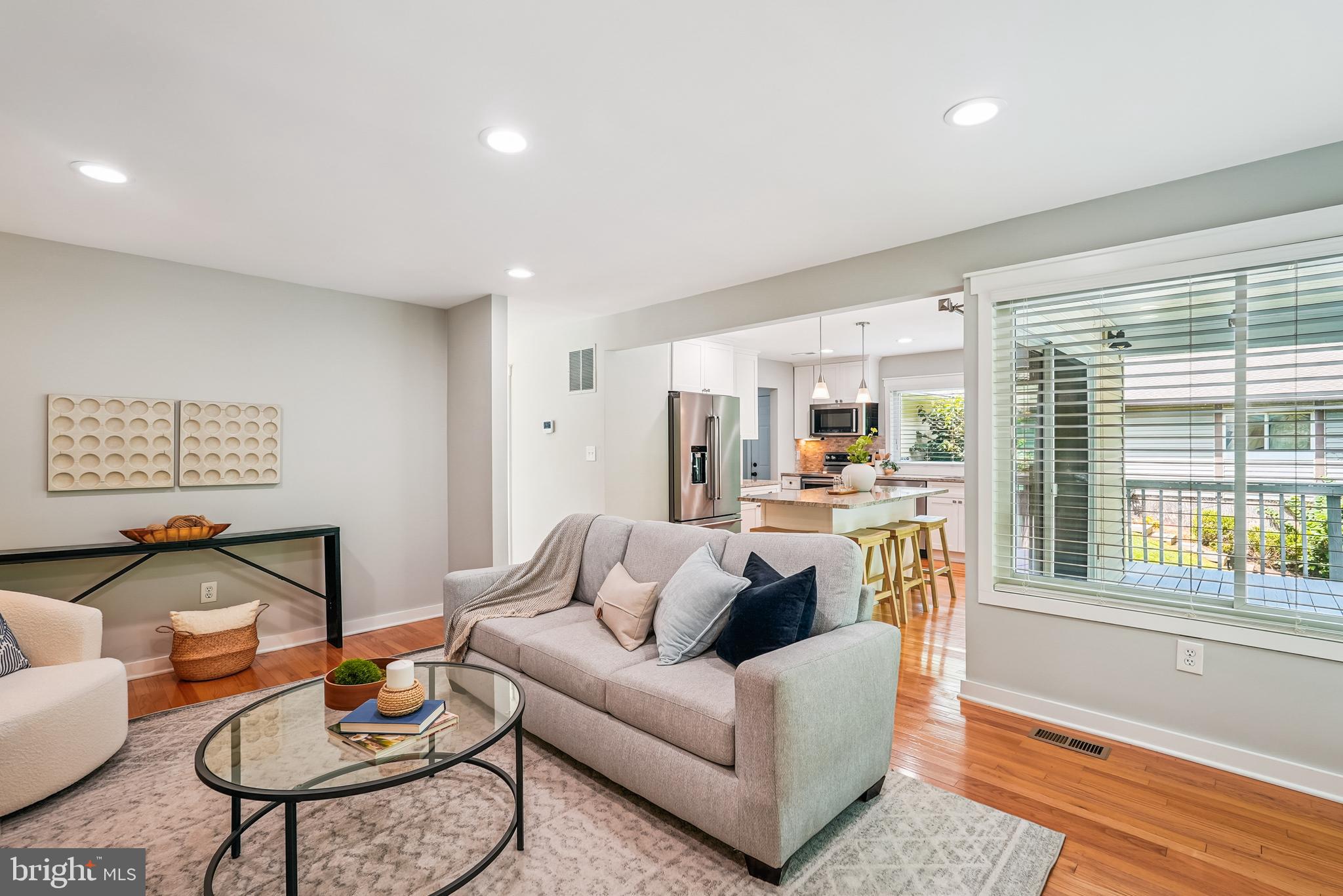 276 W MEADOWLAND LANE W