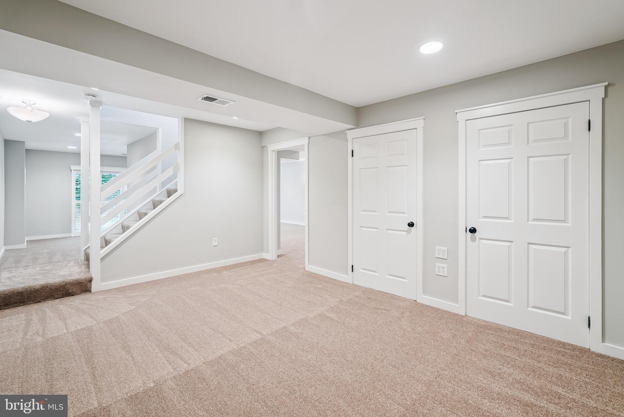 276 W MEADOWLAND LANE W