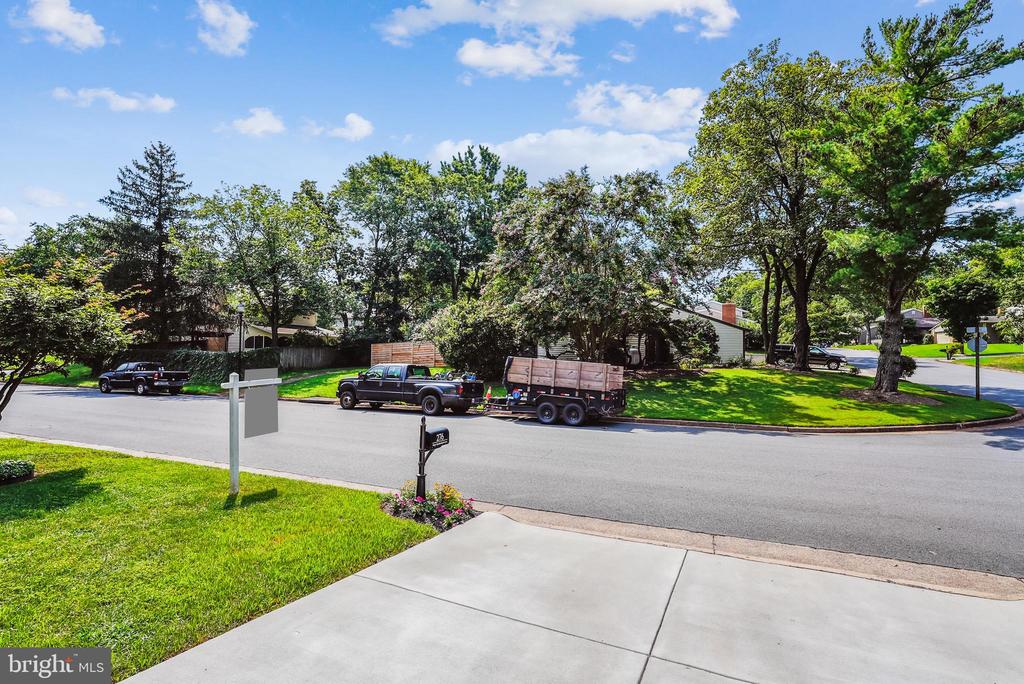 276 W MEADOWLAND LANE W