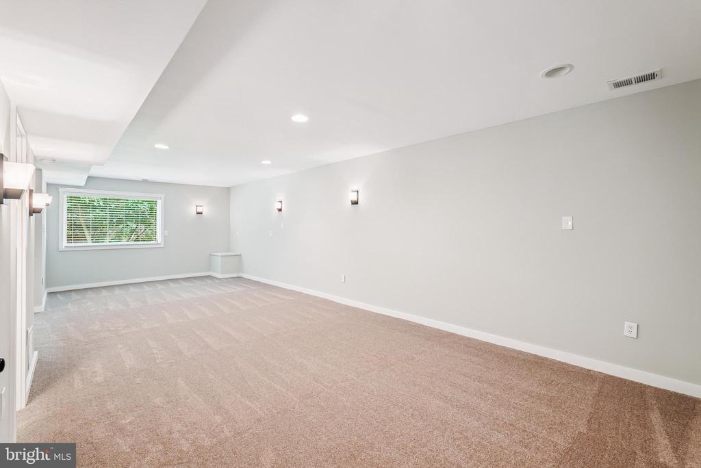 276 W MEADOWLAND LANE W
