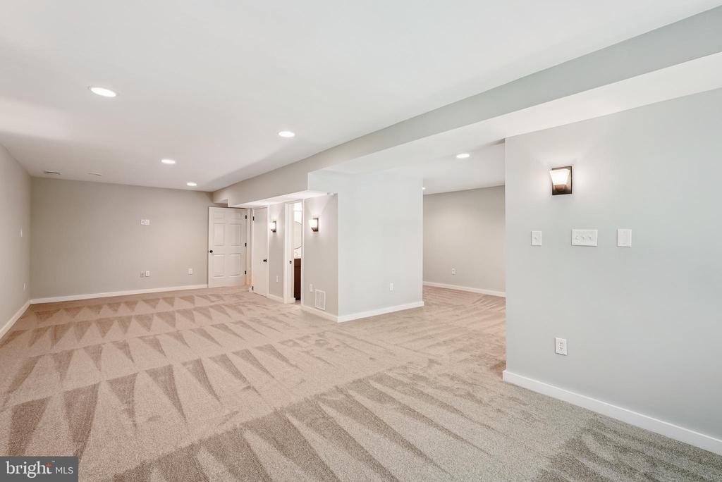276 W MEADOWLAND LANE W