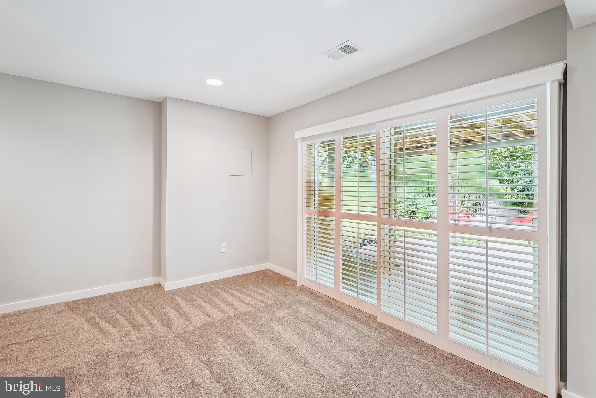 276 W MEADOWLAND LANE W