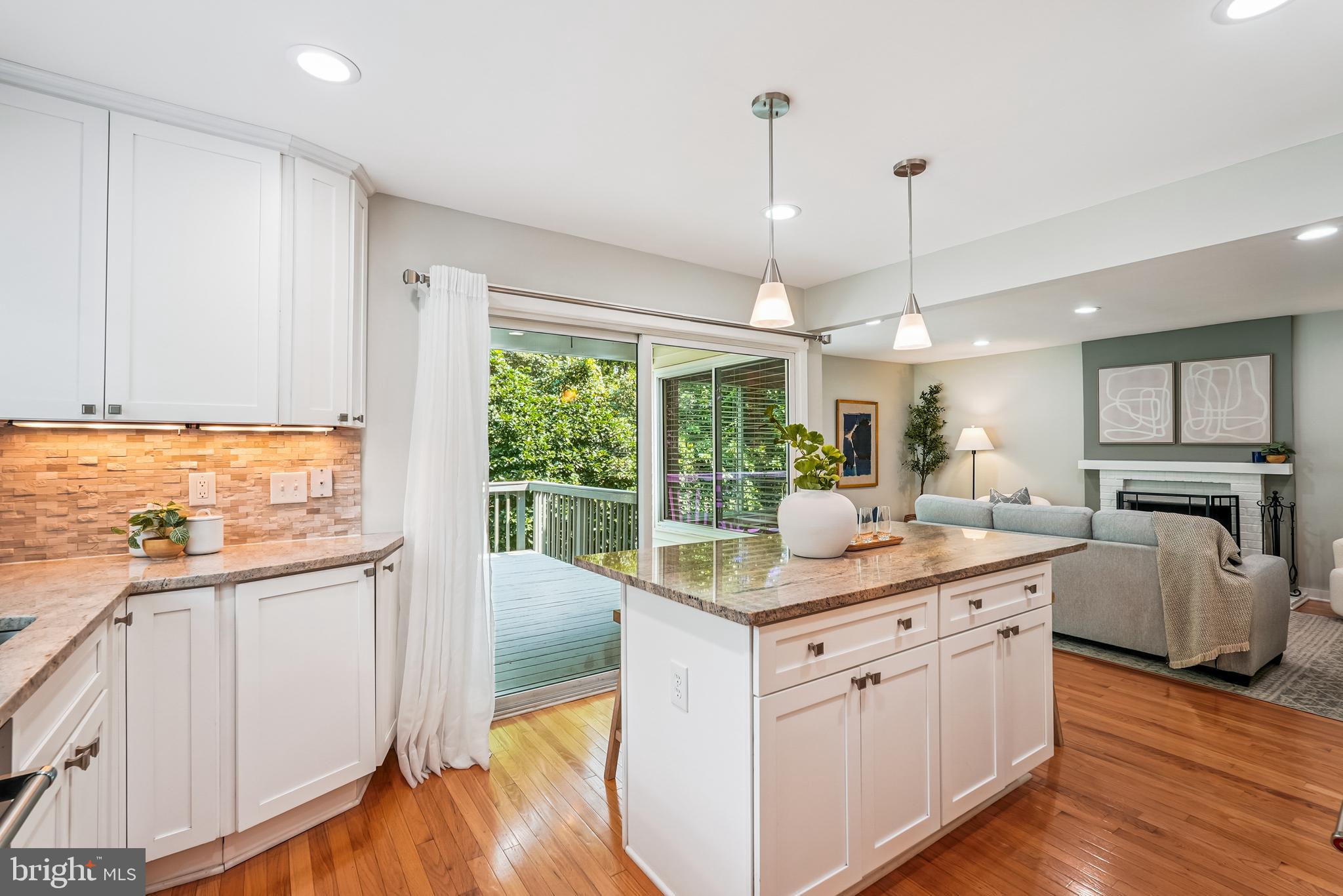 276 W MEADOWLAND LANE W